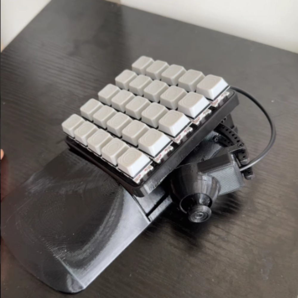 Joystick do gier sterowany jed – Gaming Keyboard Hand recenzja i cena