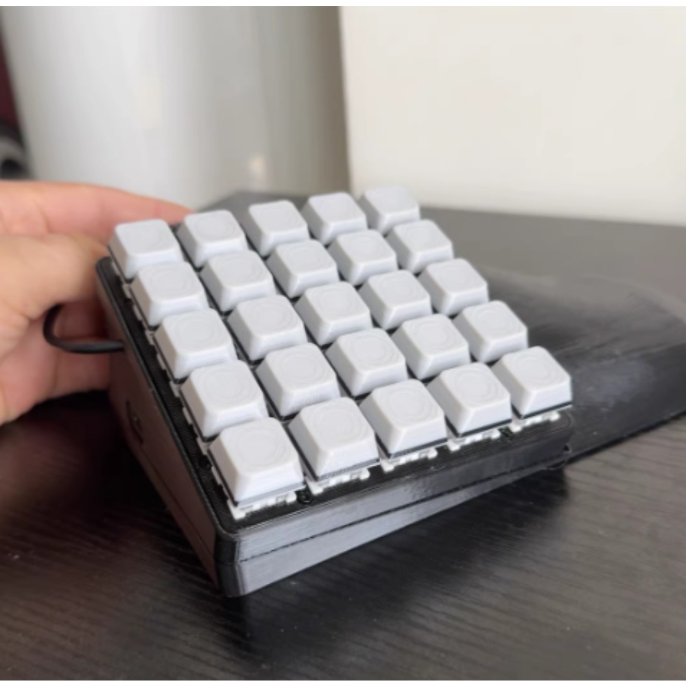 Joystick do gier sterowany jed – Gaming Keyboard Hand recenzja i cena