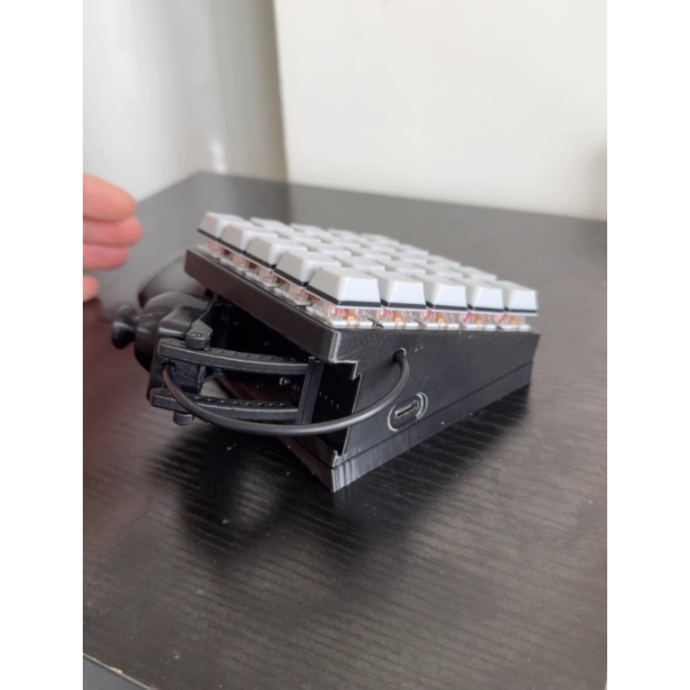 Joystick do gier sterowany jed – Gaming Keyboard Hand recenzja i cena